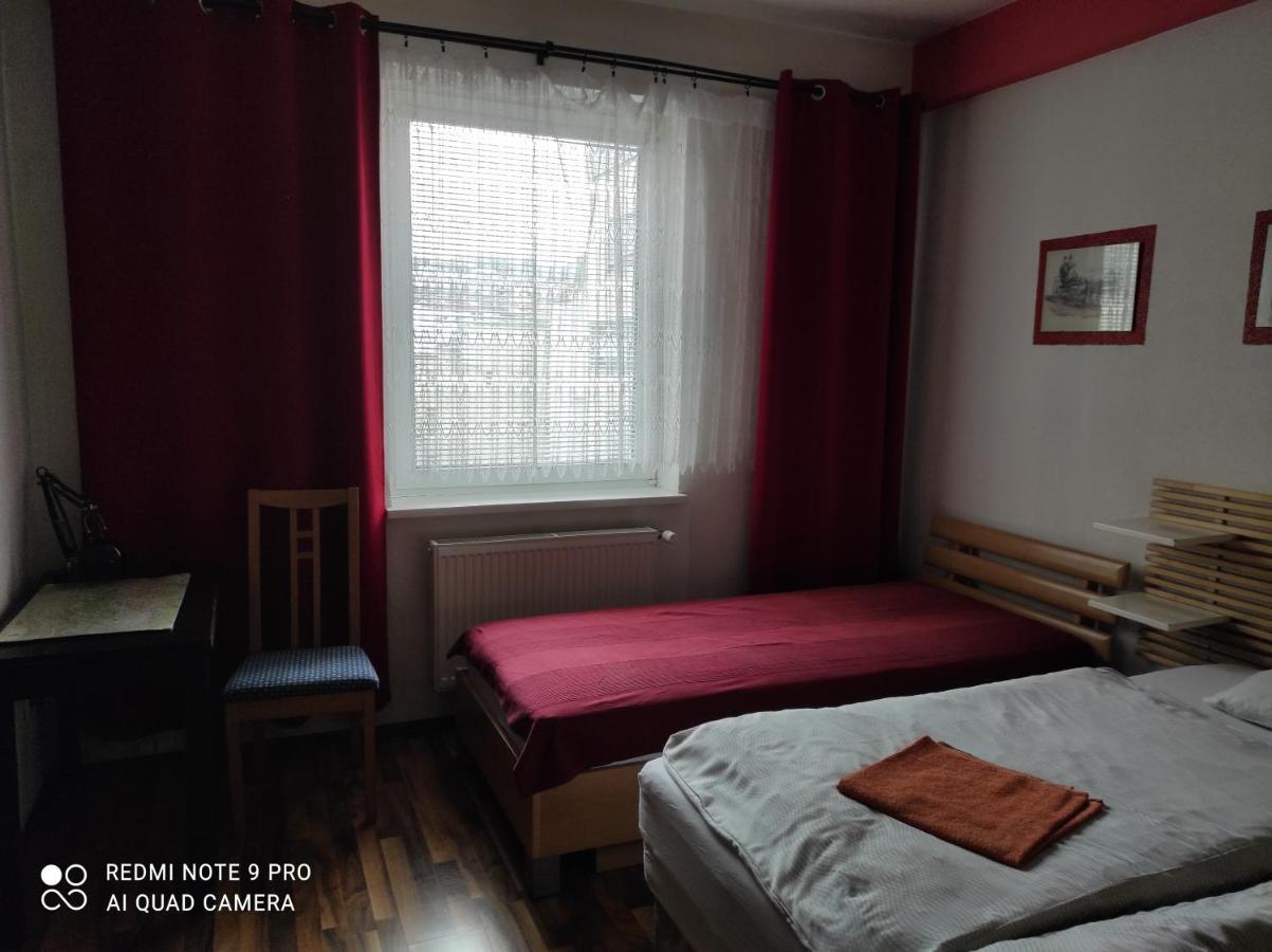 Red Apartment Братислава Экстерьер фото
