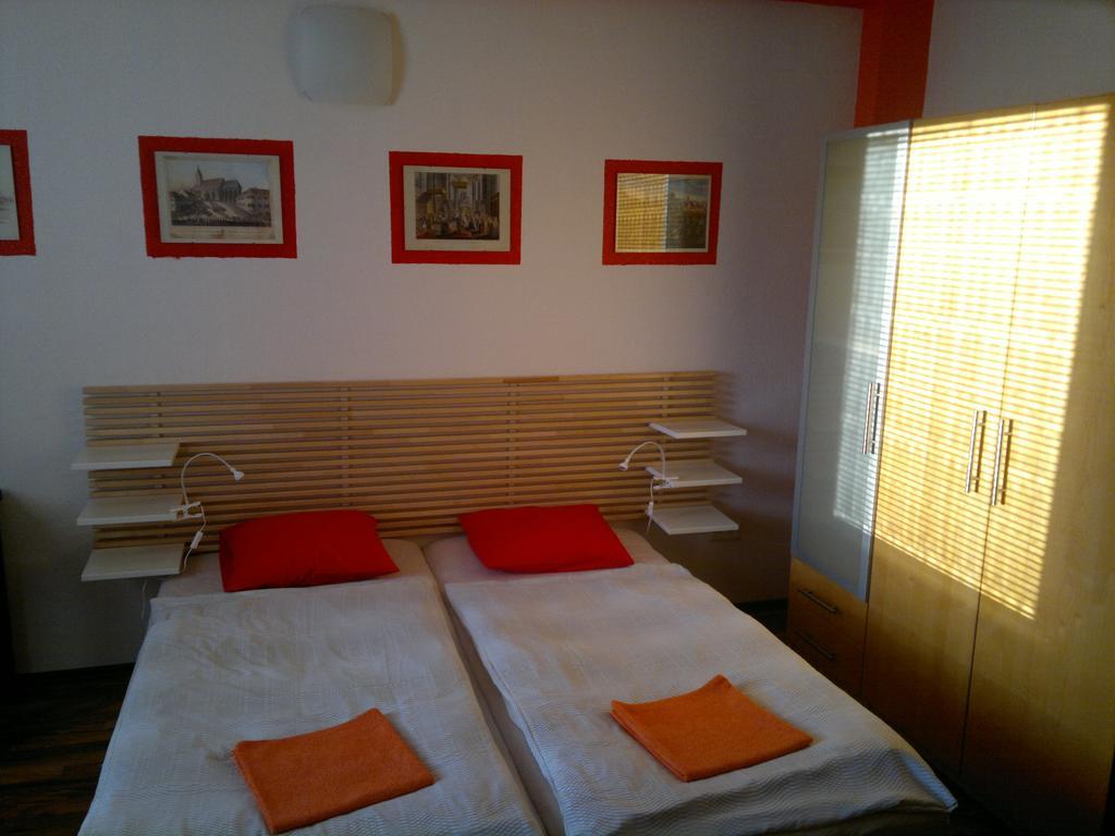 Red Apartment Братислава Номер фото