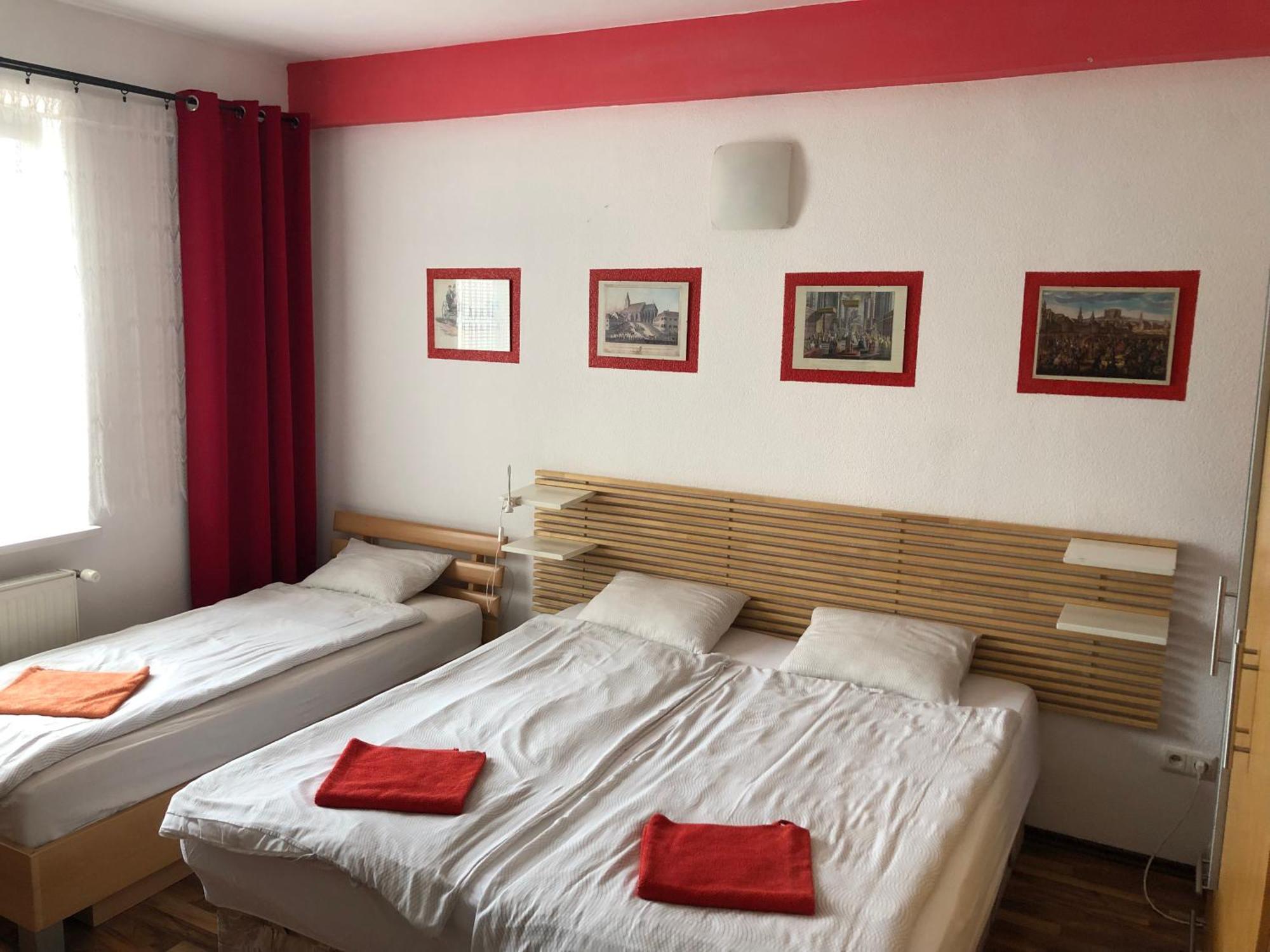 Red Apartment Братислава Экстерьер фото