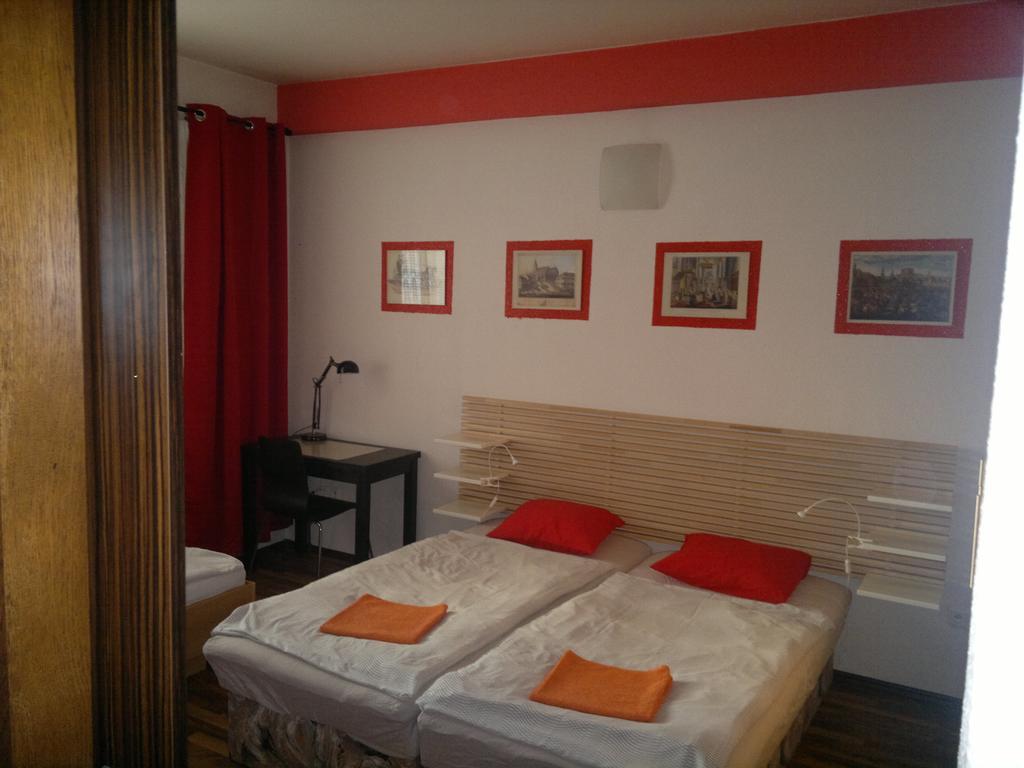 Red Apartment Братислава Номер фото